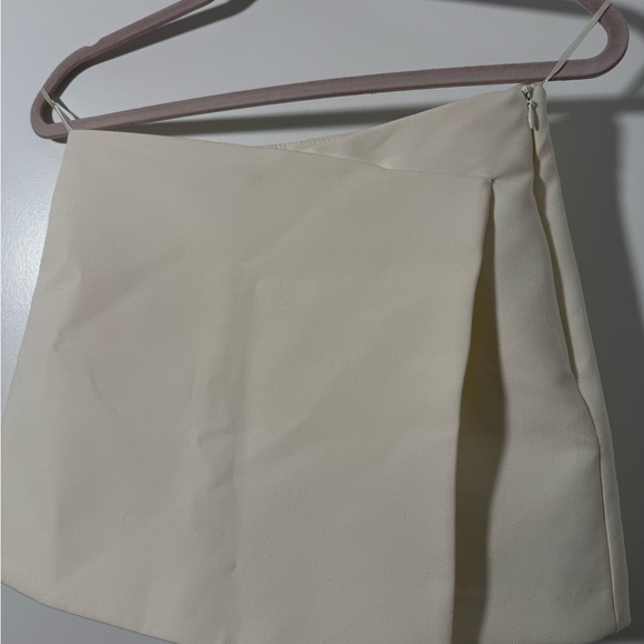 Zara skort in ivory/cream. Size S. Worn twice. But is perfectly fine. - Picture 2 of 5